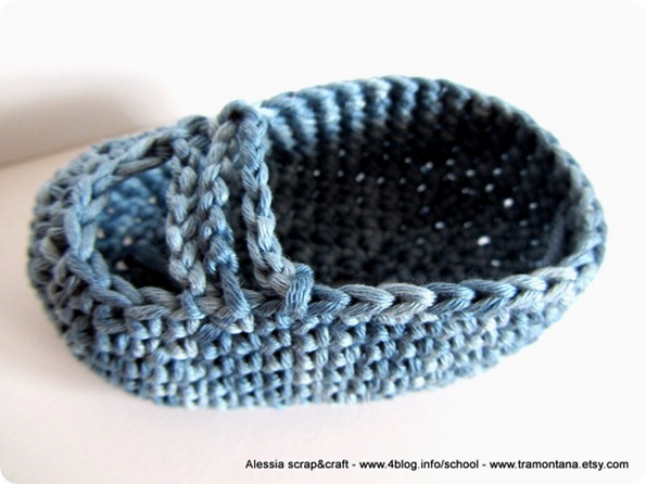 Ancora pattern “clean & simple” a crochet: scarpine da neonato
