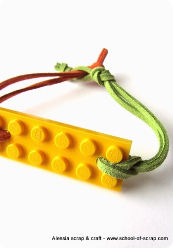 Mattoncini Lego e pelle per fare braccialetti estivi
