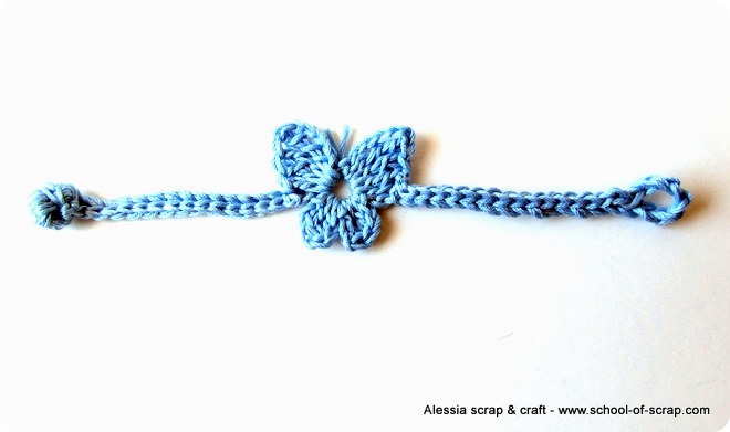 Con le farfalline a crochet si può fare un braccialetto