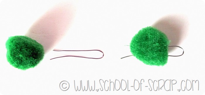 Acciaio e palline colorate: come fare l’anello con il pompon