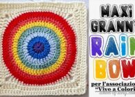 Uncinetto: mattonella granny square Rainbow per associazione VIVO A COLORI